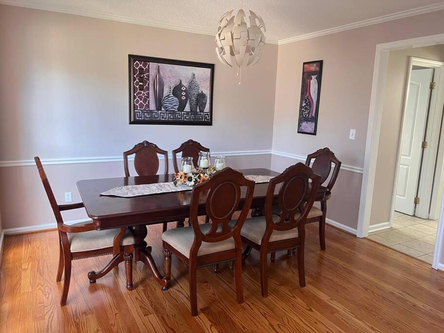 A Spacious And Warm House Fuquay-Varina 外观 照片