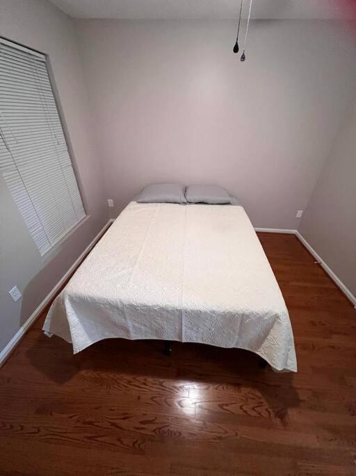 A Spacious And Warm House Fuquay-Varina 外观 照片